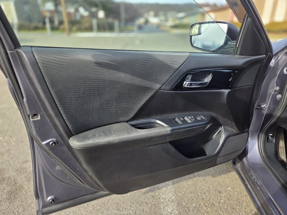2016 Honda Accord 9th Gen - Image 13 of 21