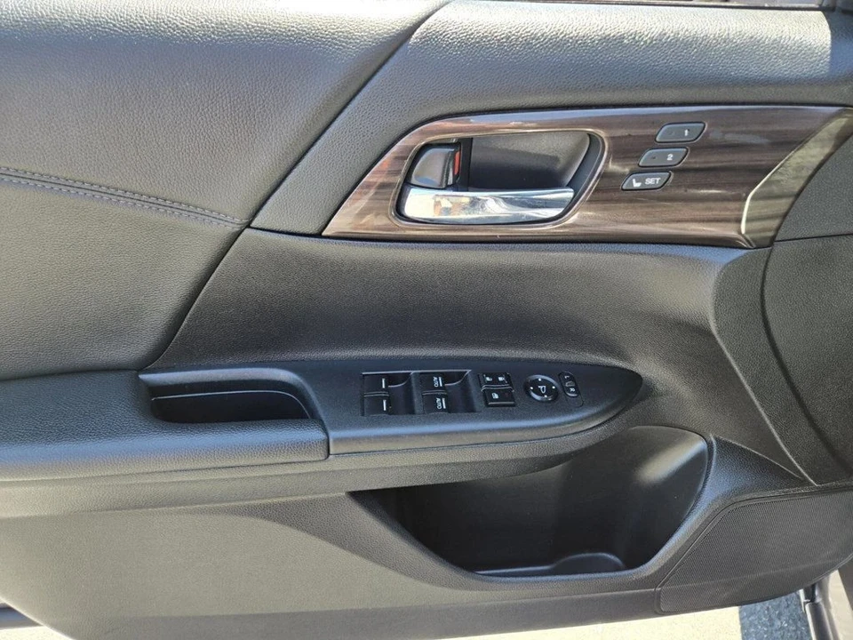 2016 Honda Accord 9th Gen - Image 15 of 21