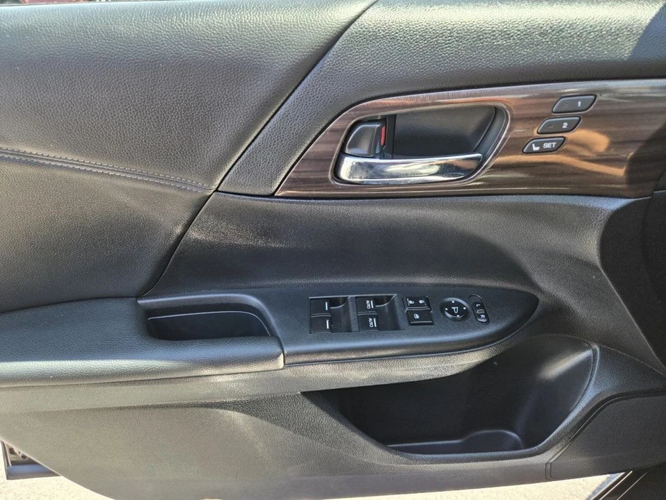 2016 Honda Accord 9th Gen - Image 14 of 19