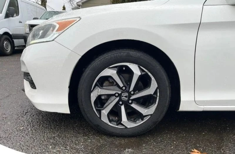 2016 Honda Accord 9th Gen - Image 10 of 12