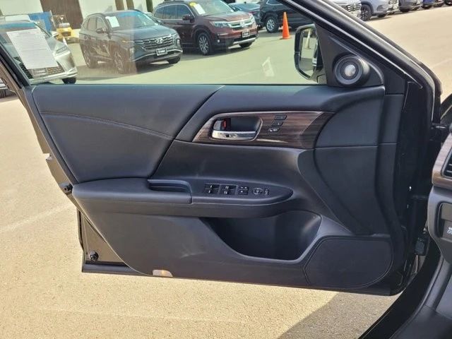 2016 Honda Accord 9th Gen - Image 16 of 21