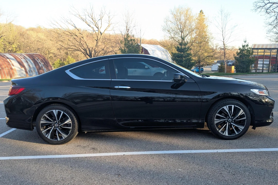 2016 Honda Accord 9th Gen - Image 3 of 31
