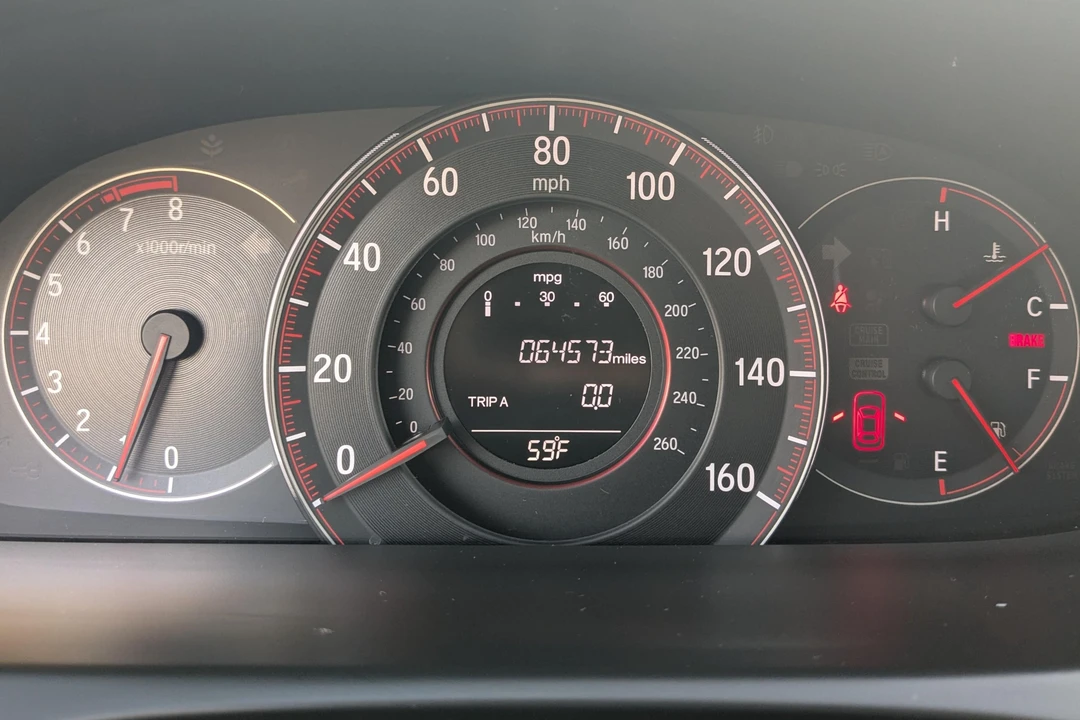 2016 Honda Accord 9th Gen - Image 25 of 31