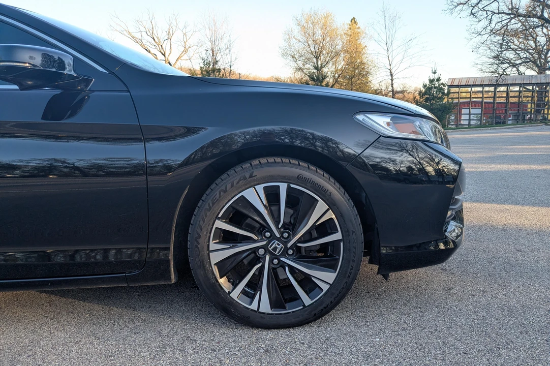 2016 Honda Accord 9th Gen - Image 19 of 31