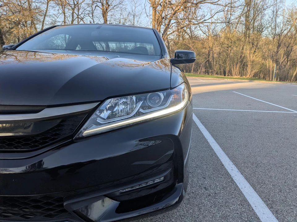 2016 Honda Accord 9th Gen - Image 11 of 31