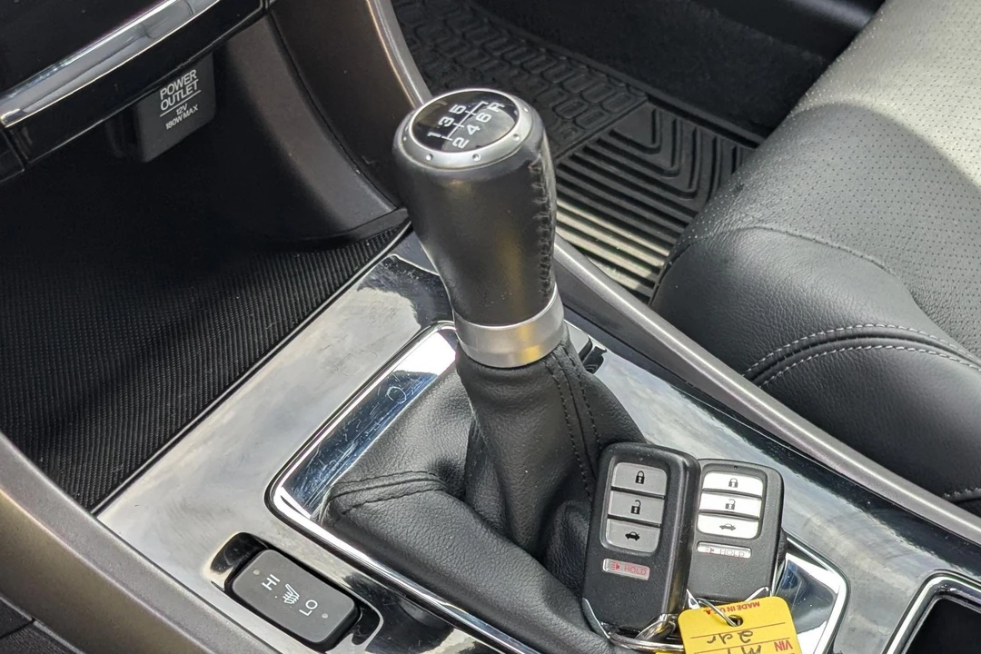 2016 Honda Accord 9th Gen - Image 24 of 31