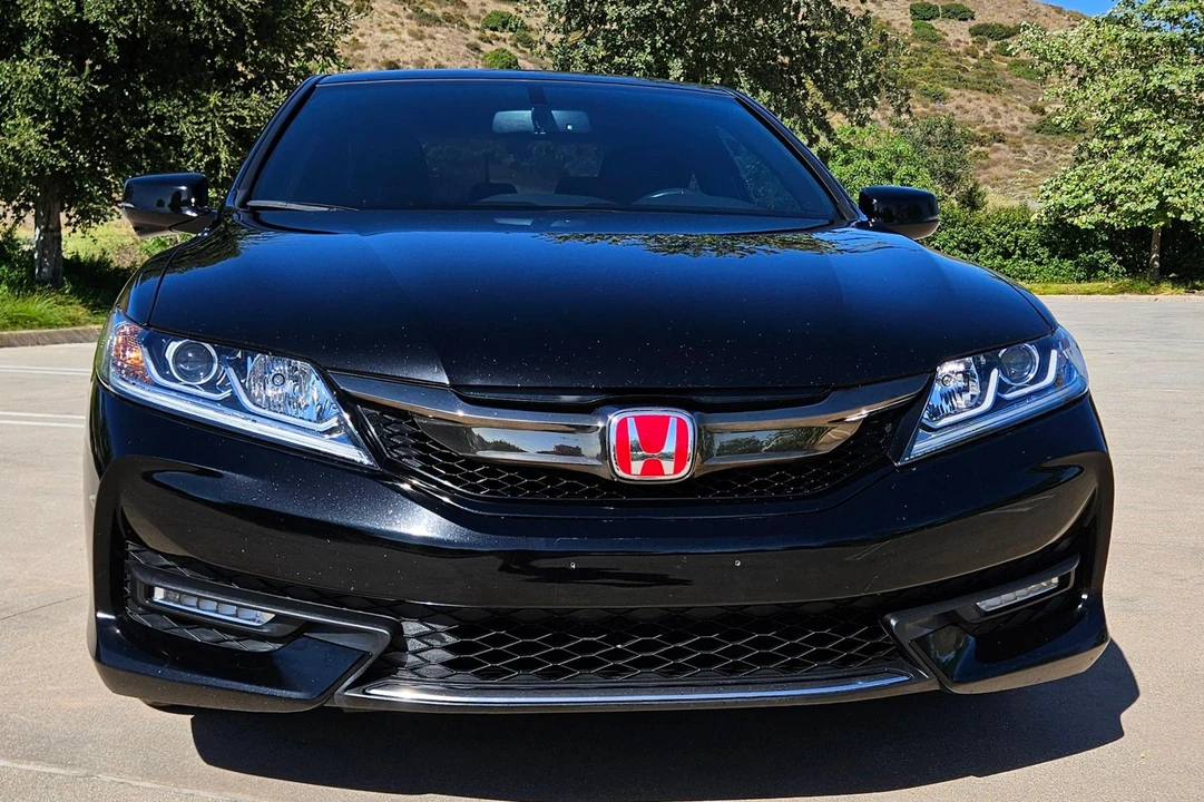 2016 Honda Accord 9th Gen - Image 2 of 31