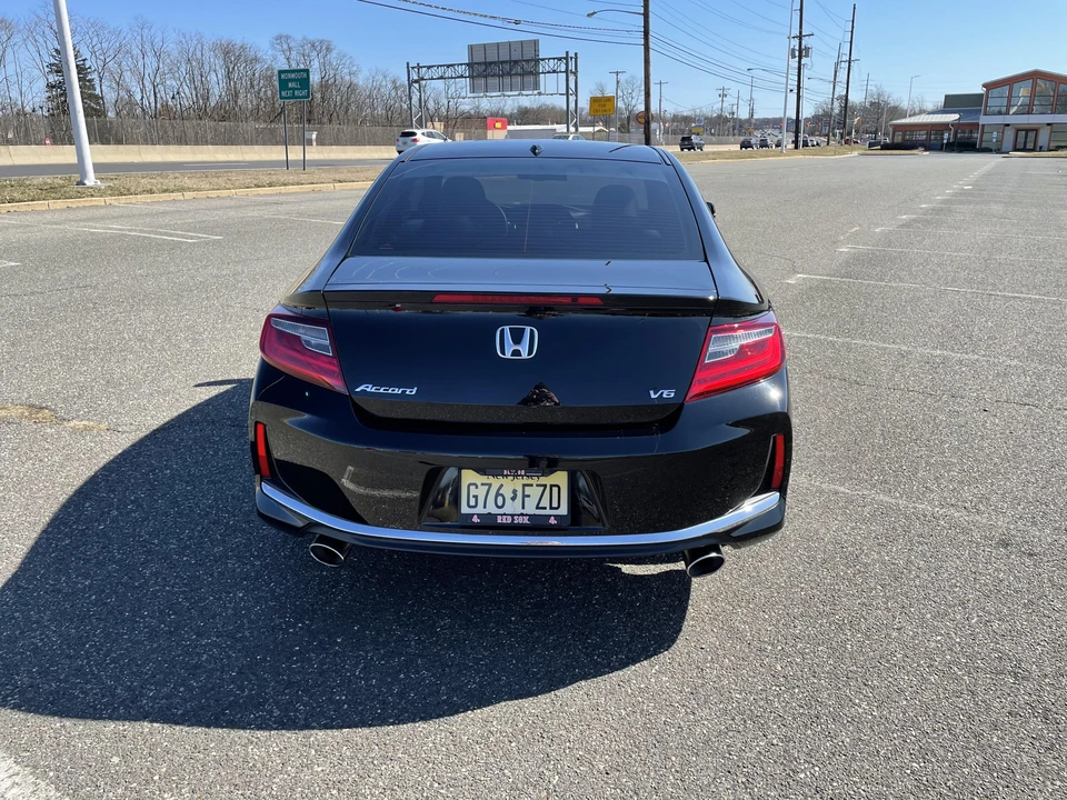 2016 Honda Accord 9th Gen - Image 9 of 31