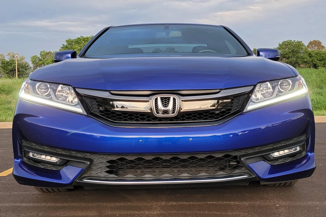 2016 Honda Accord 9th Gen - Image 2 of 31