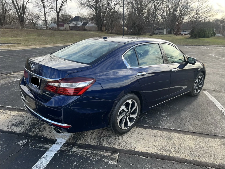 2016 Honda Accord 9th Gen - Image 9 of 21
