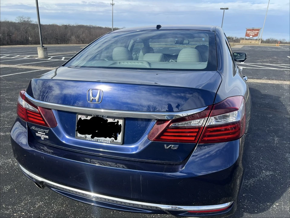 2016 Honda Accord 9th Gen - Image 11 of 21