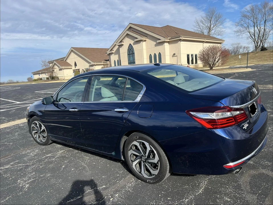 2016 Honda Accord 9th Gen - Image 7 of 21