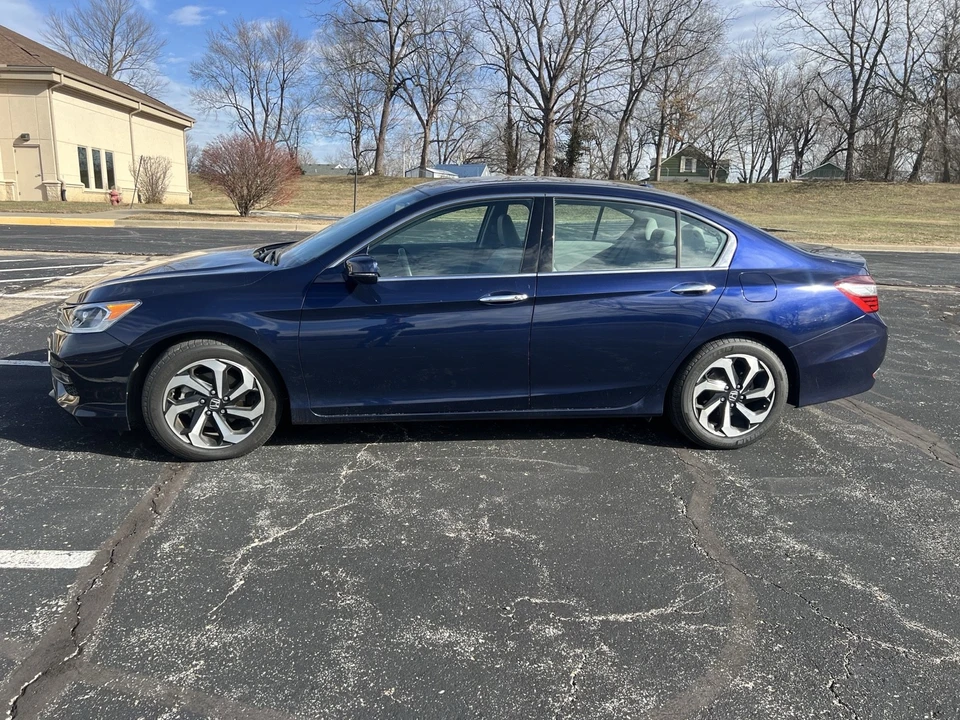 2016 Honda Accord 9th Gen - Image 8 of 21