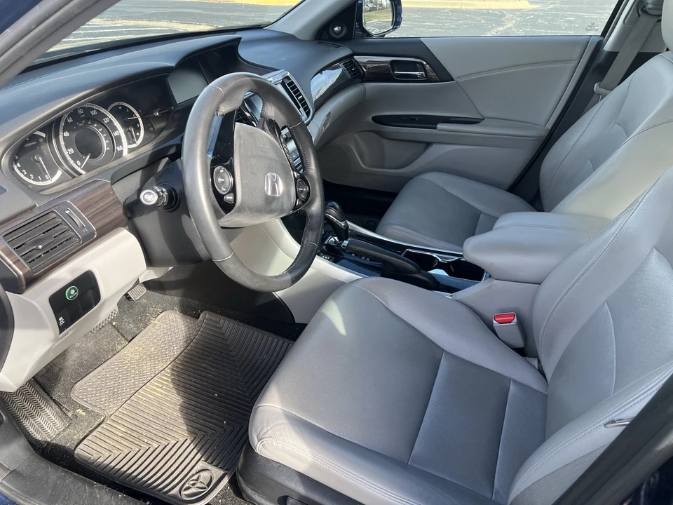 2016 Honda Accord 9th Gen - Image 19 of 21