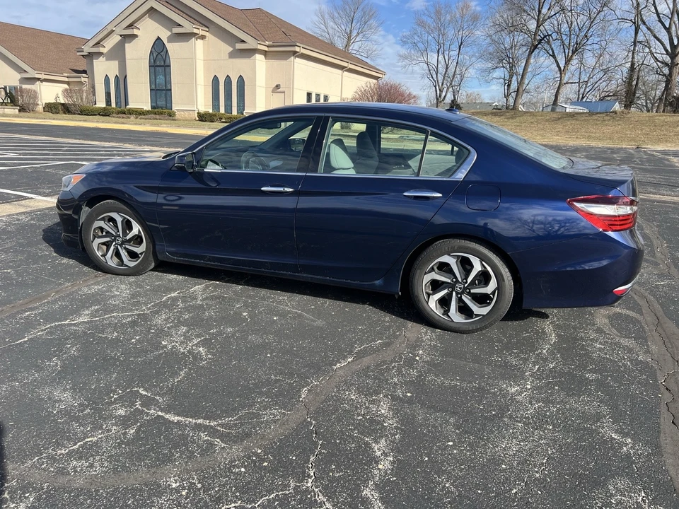 2016 Honda Accord 9th Gen - Image 15 of 21