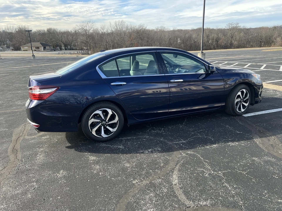 2016 Honda Accord 9th Gen - Image 13 of 21