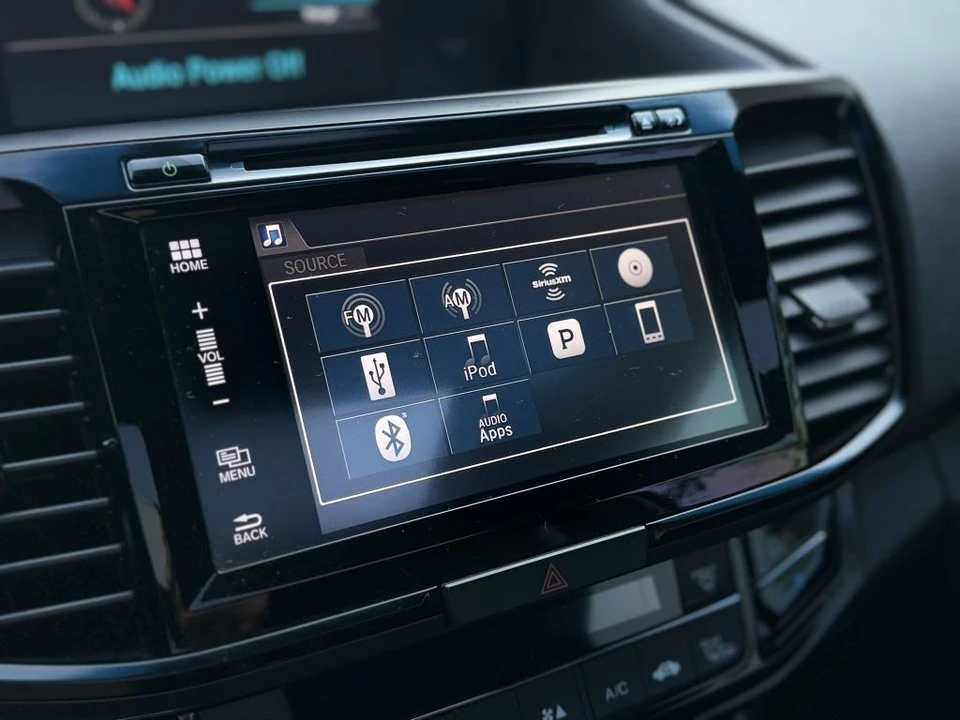 2016 Honda Accord 9th Gen - Image 23 of 26