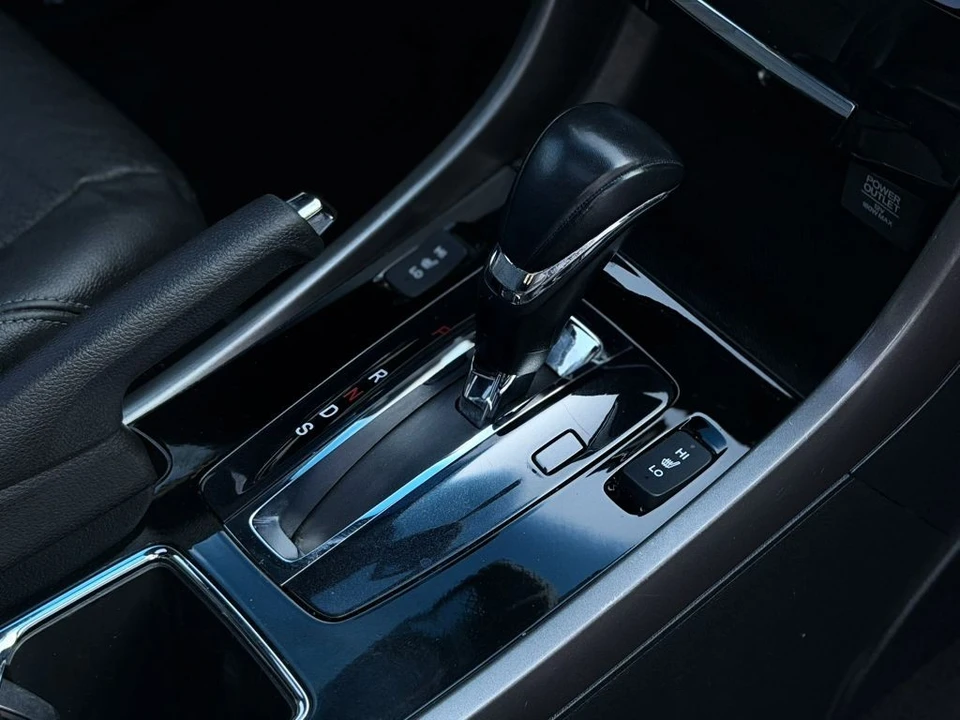 2016 Honda Accord 9th Gen - Image 19 of 26