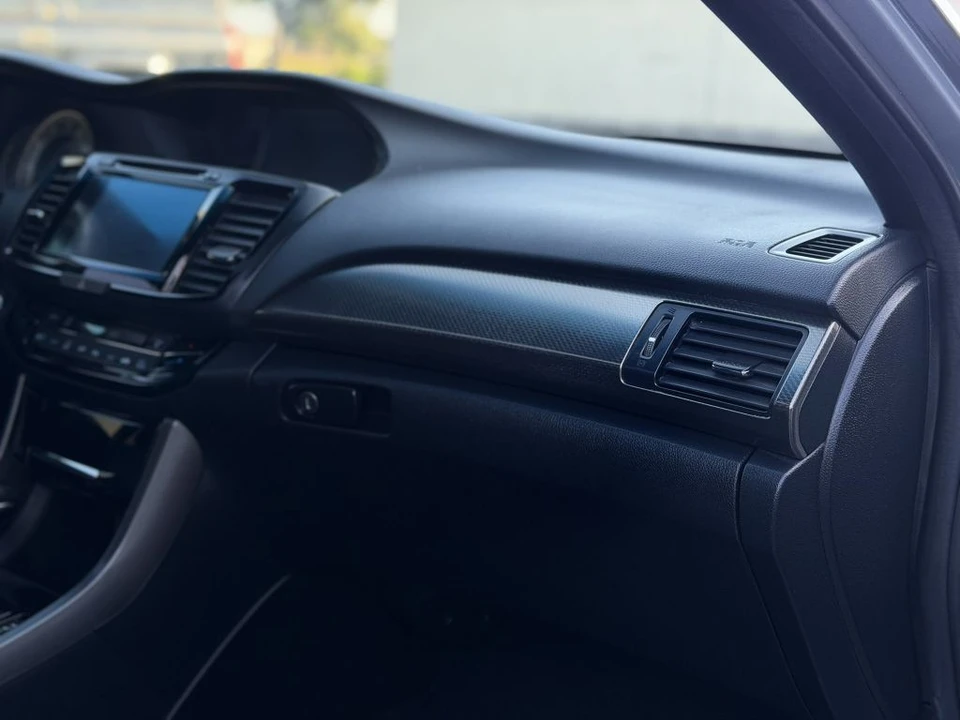2016 Honda Accord 9th Gen - Image 18 of 26