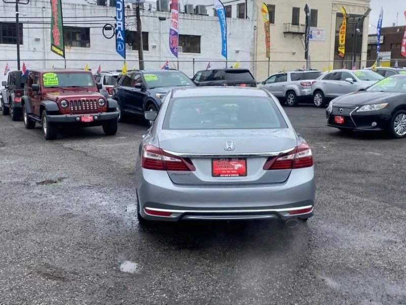2016 Honda Accord 9th Gen - Image 8 of 12