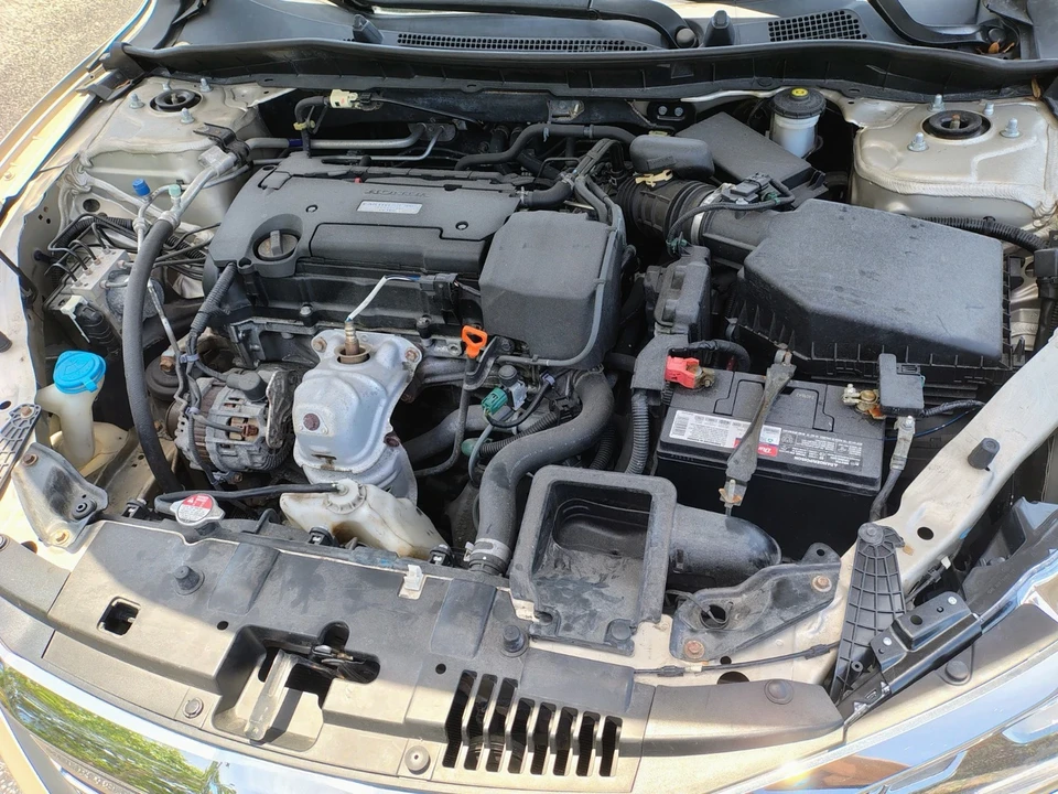 2016 Honda Accord 9th Gen - Image 8 of 11