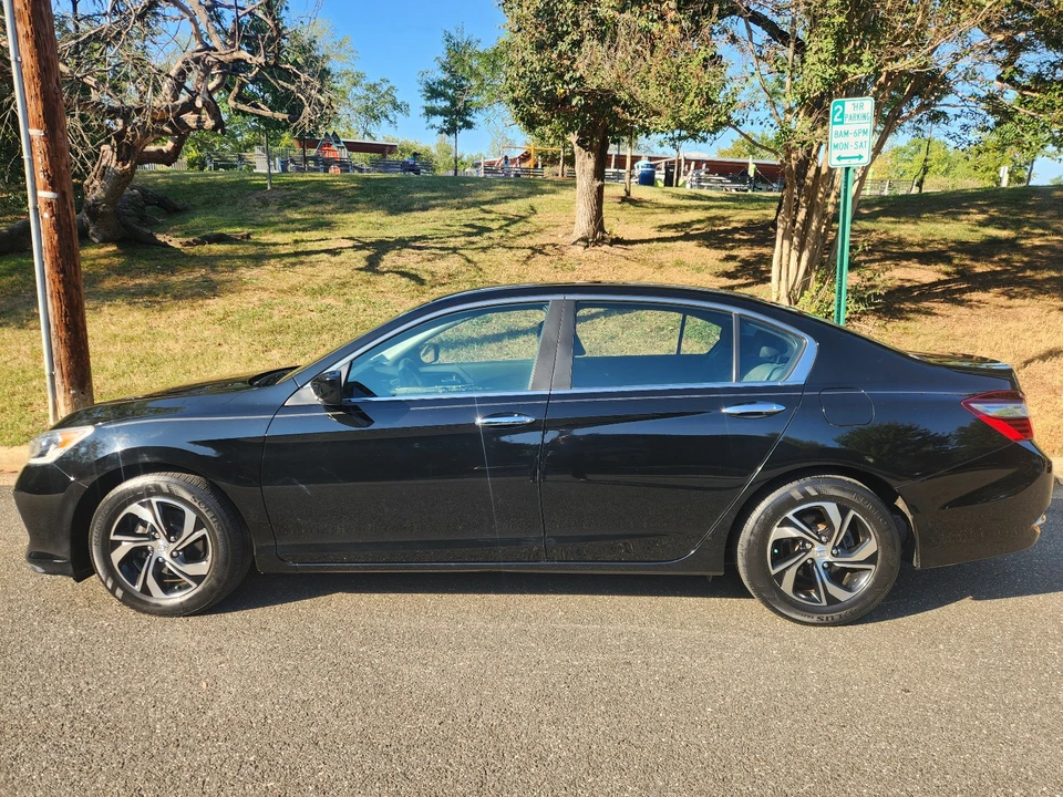 2016 Honda Accord 9th Gen - Image 4 of 15