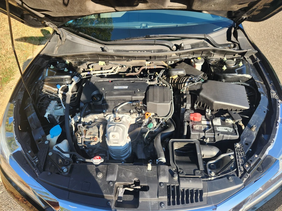 2016 Honda Accord 9th Gen - Image 11 of 15