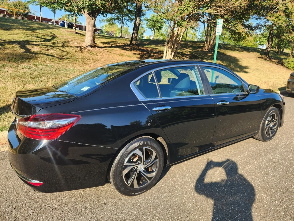 2016 Honda Accord 9th Gen - Image 9 of 15