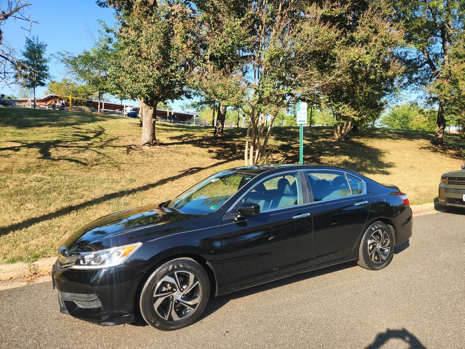 2016 Honda Accord 9th Gen - Image 3 of 15