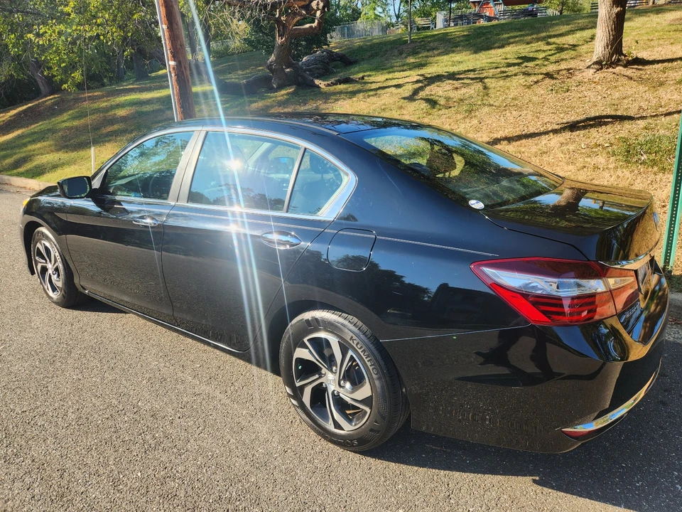 2016 Honda Accord 9th Gen - Image 6 of 15
