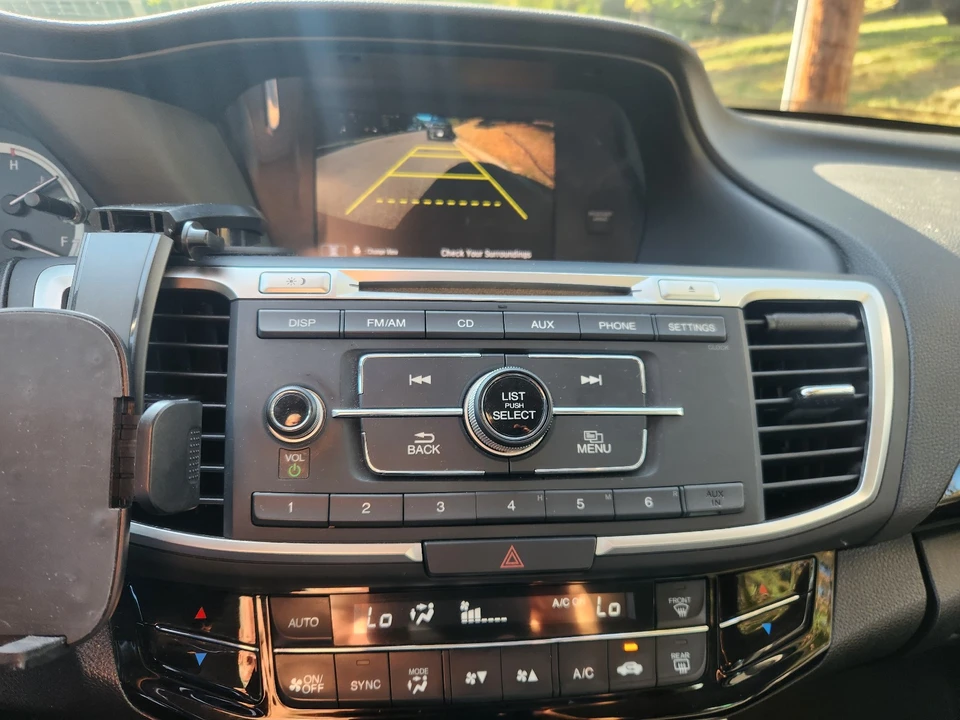 2016 Honda Accord 9th Gen - Image 5 of 15