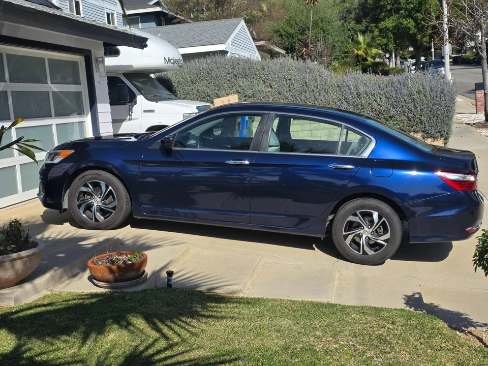 2016 Honda Accord 9th Gen - Image 9 of 21