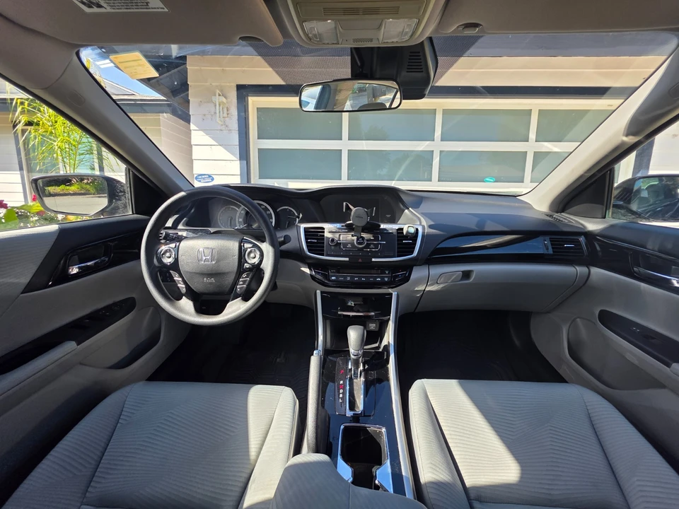 2016 Honda Accord 9th Gen - Image 19 of 21
