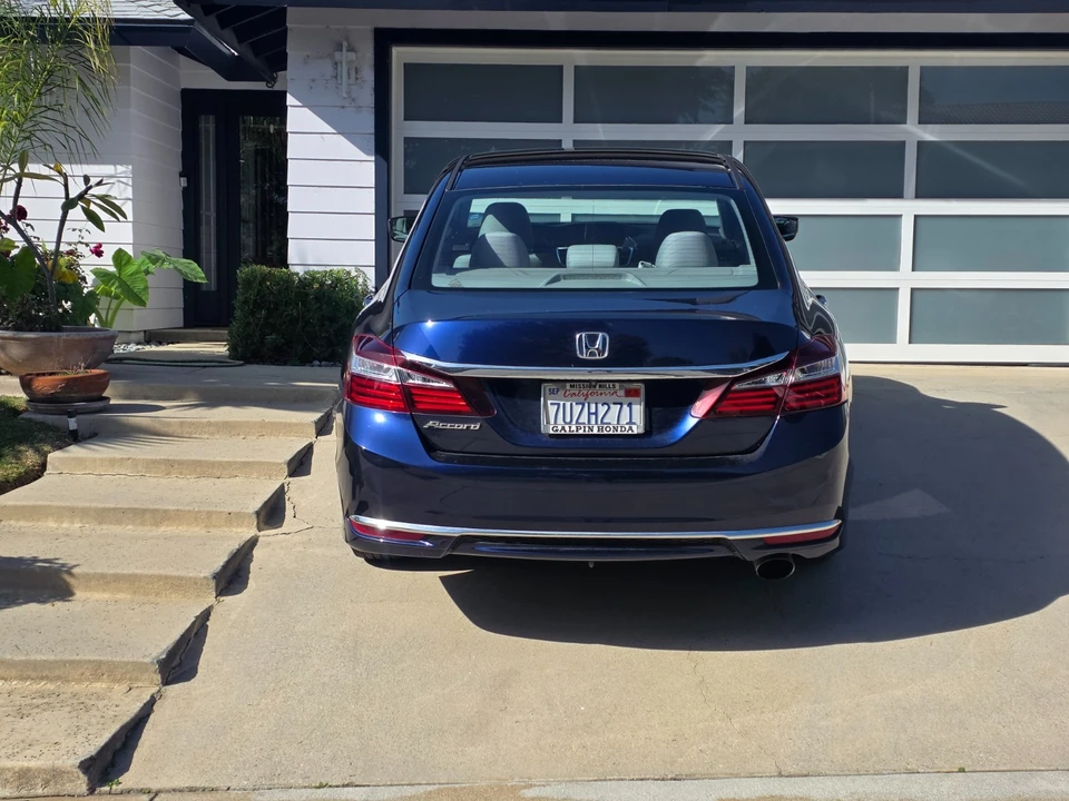 2016 Honda Accord 9th Gen - Image 2 of 21