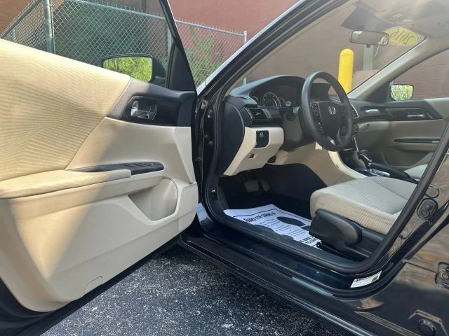 2016 Honda Accord 9th Gen - Image 9 of 19