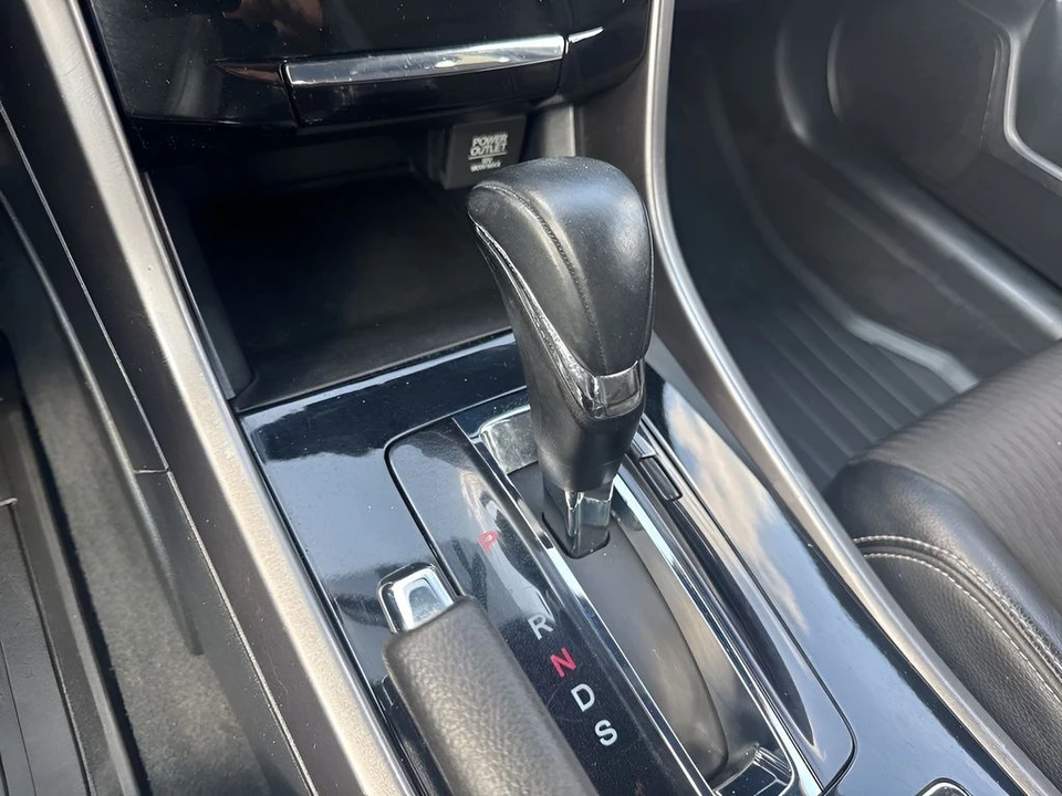 2016 Honda Accord 9th Gen - Image 16 of 21