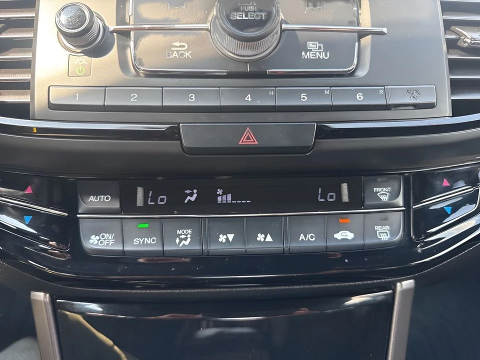 2016 Honda Accord 9th Gen - Image 18 of 21