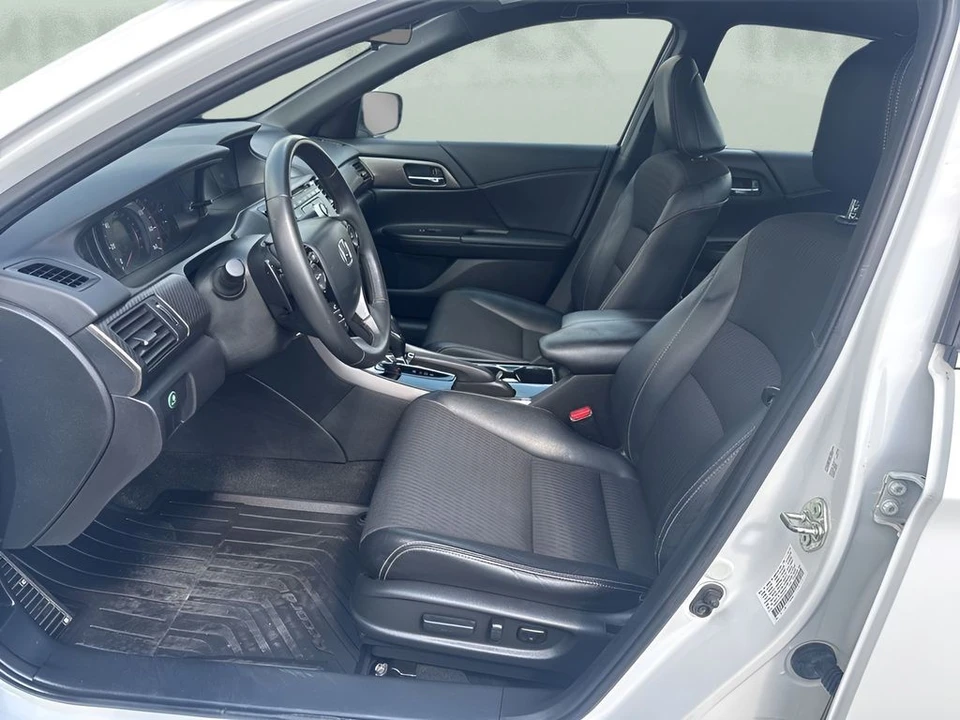 2016 Honda Accord 9th Gen - Image 9 of 21