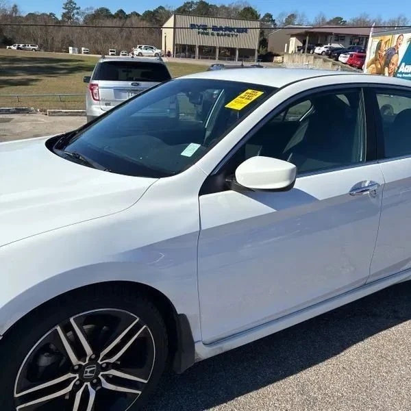 2016 Honda Accord 9th Gen - Image 2 of 12