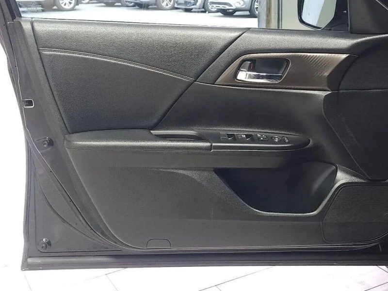 2016 Honda Accord 9th Gen - Image 9 of 12