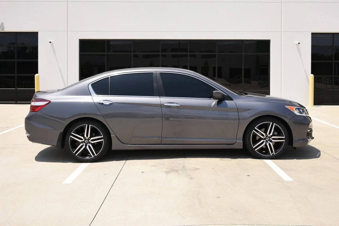 2016 Honda Accord 9th Gen - Image 9 of 17