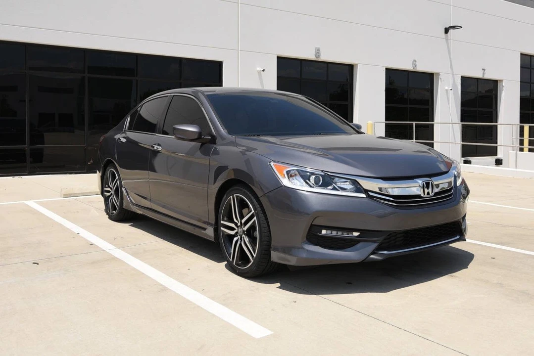 2016 Honda Accord 9th Gen - Image 2 of 17