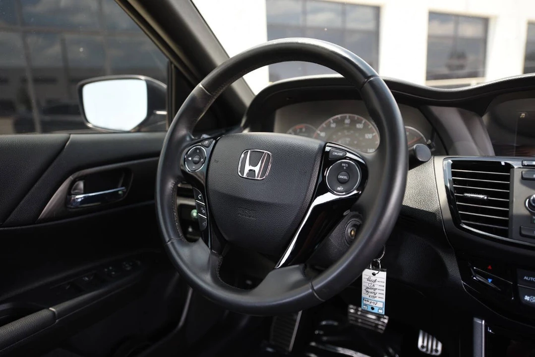 2016 Honda Accord 9th Gen - Image 16 of 17