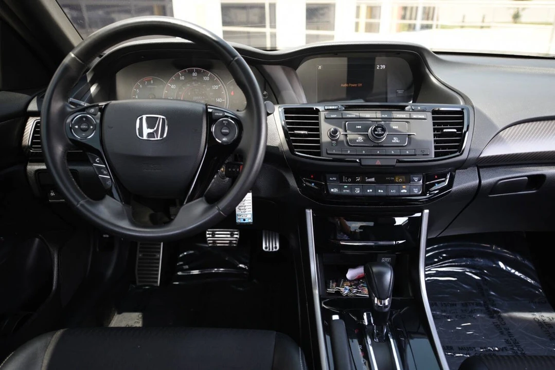 2016 Honda Accord 9th Gen - Image 15 of 17