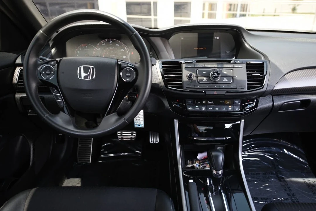2016 Honda Accord 9th Gen - Image 15 of 17