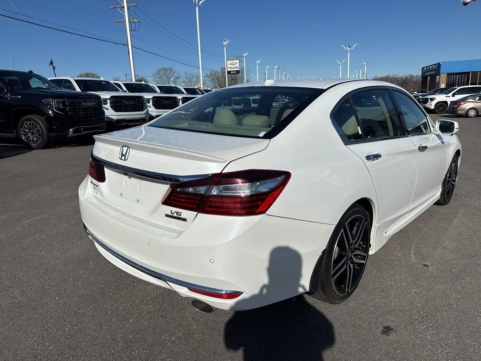 2016 Honda Accord 9th Gen - Image 5 of 21