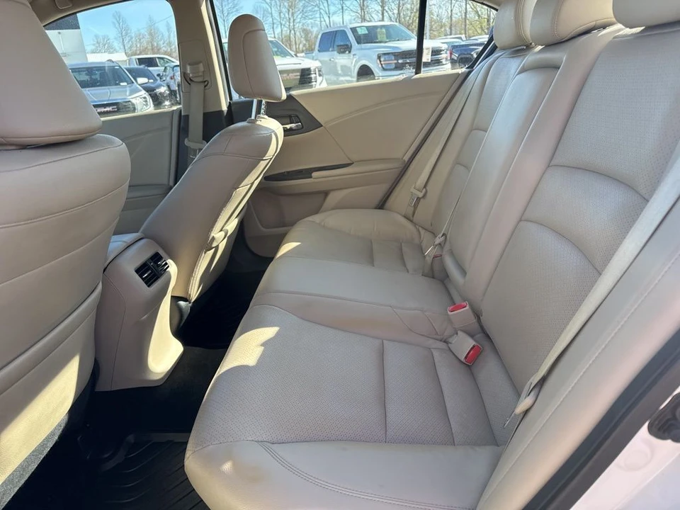 2016 Honda Accord 9th Gen - Image 13 of 21