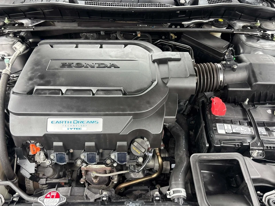 2016 Honda Accord 9th Gen - Image 13 of 21