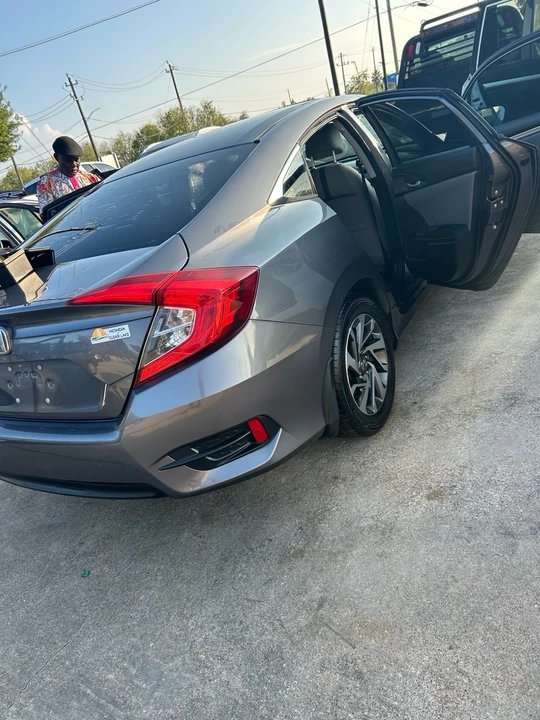 2016 Honda Civic 10th Gen - Image 16 of 21