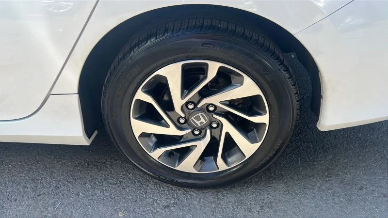 2016 Honda Civic 10th Gen - Image 10 of 12